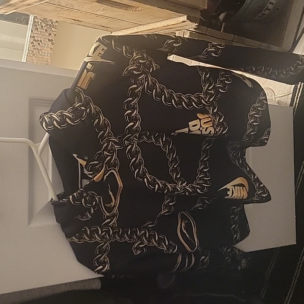 NWOT. Nike Cropped Sweater